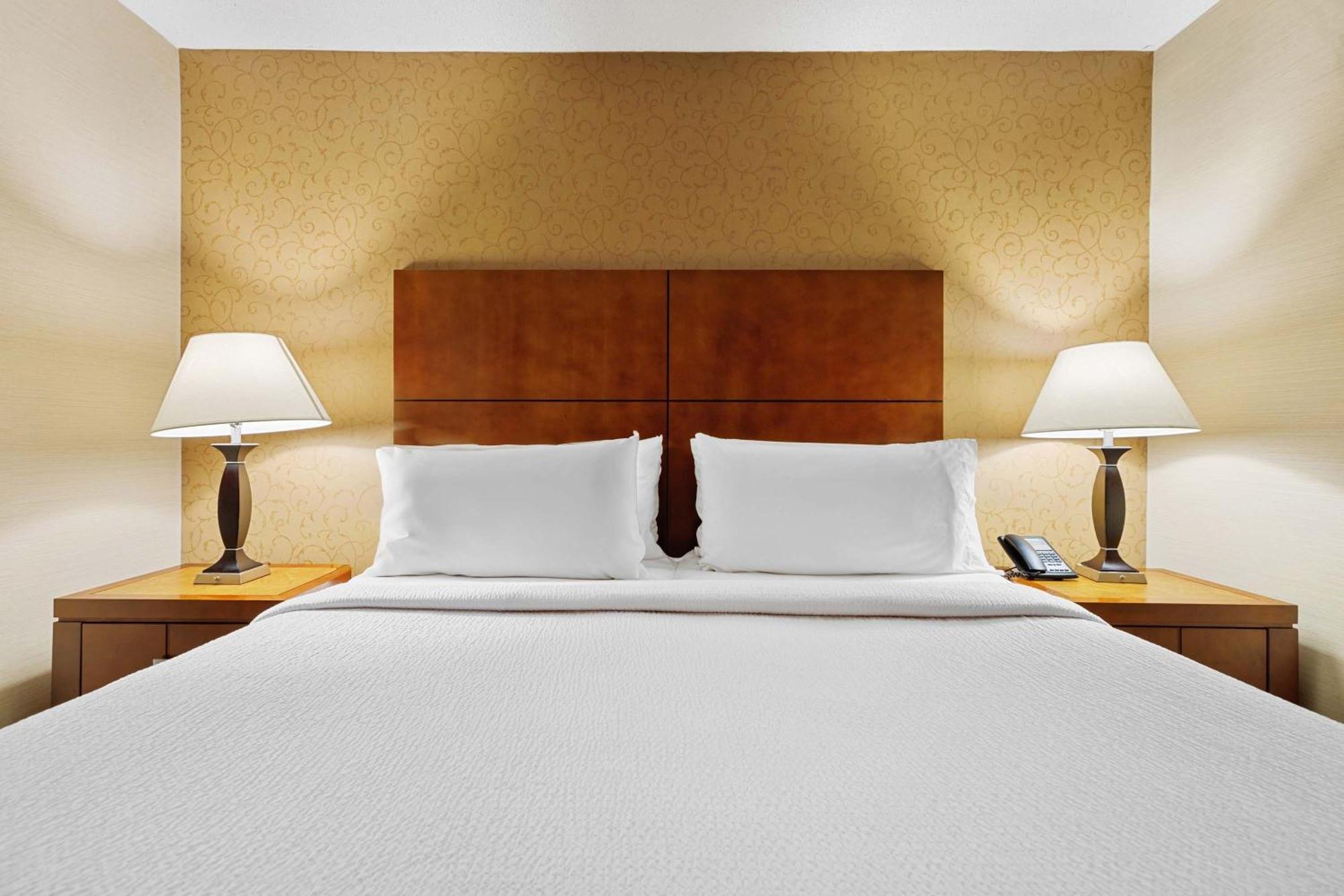 Sandman Hotel & Suites London Downtown Bagian luar foto