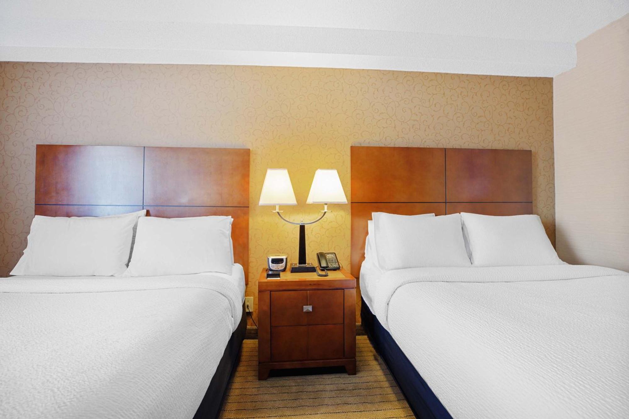 Sandman Hotel & Suites London Downtown Bagian luar foto